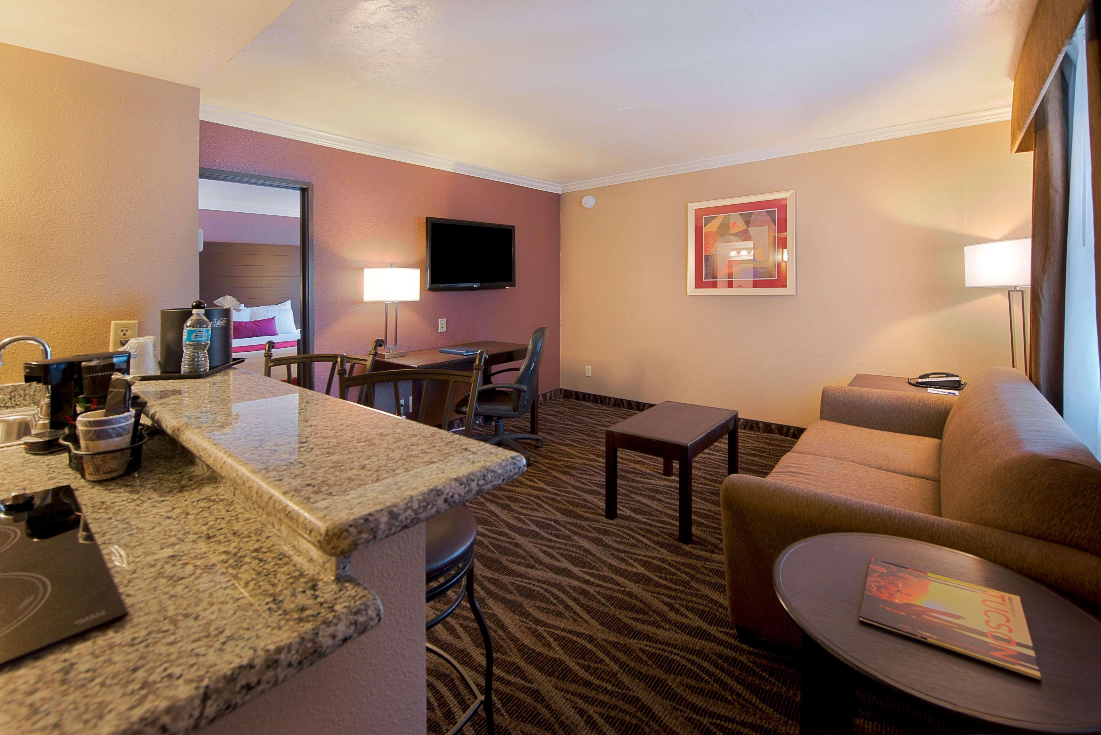 Best Western Innsuites Tucson Foothills Hotel & Suites Bagian luar foto