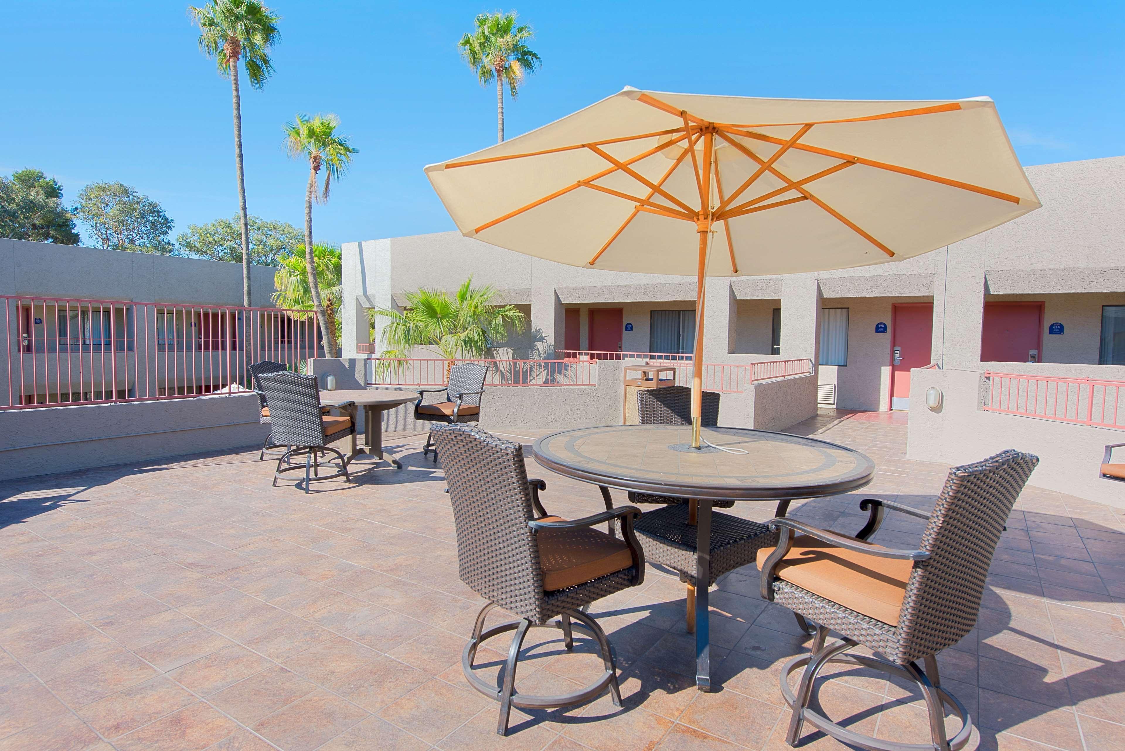 Best Western Innsuites Tucson Foothills Hotel & Suites Bagian luar foto