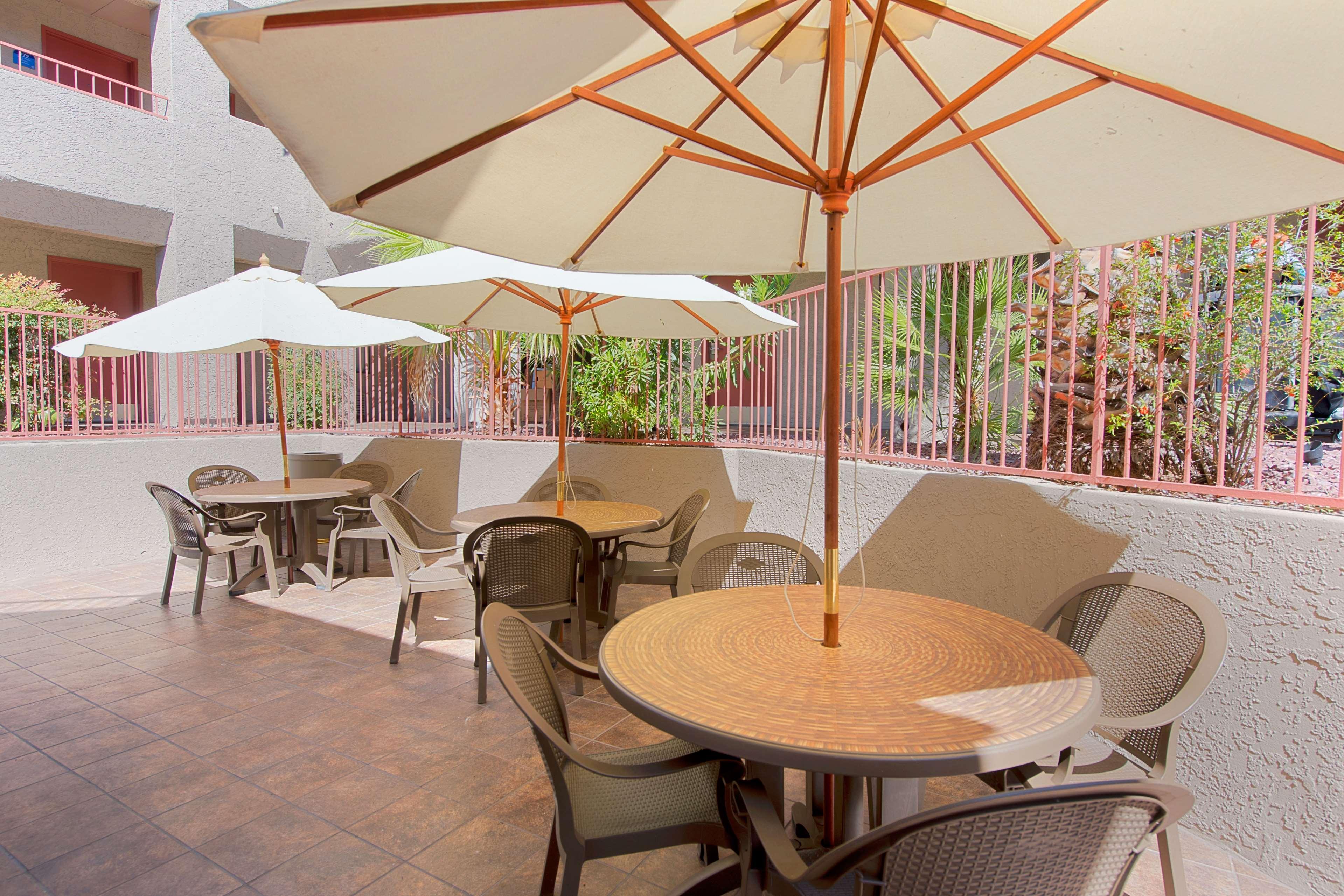 Best Western Innsuites Tucson Foothills Hotel & Suites Bagian luar foto