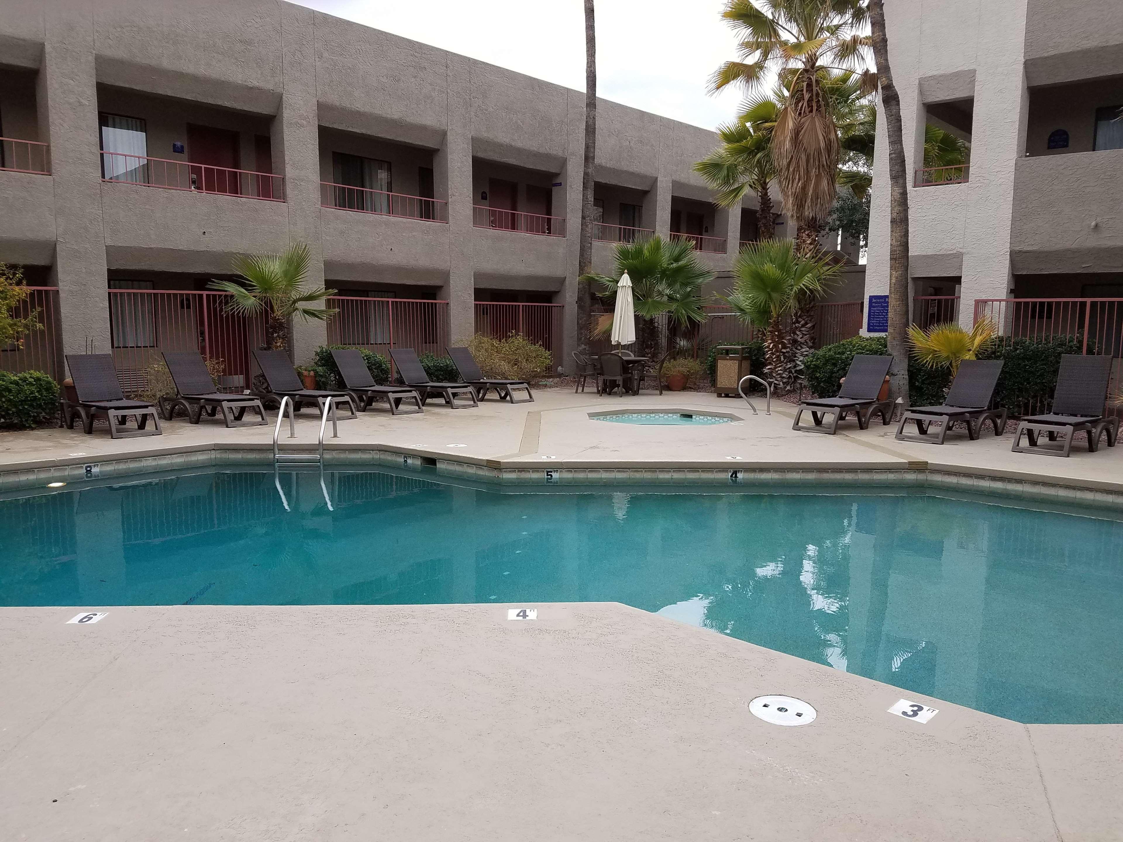 Best Western Innsuites Tucson Foothills Hotel & Suites Bagian luar foto