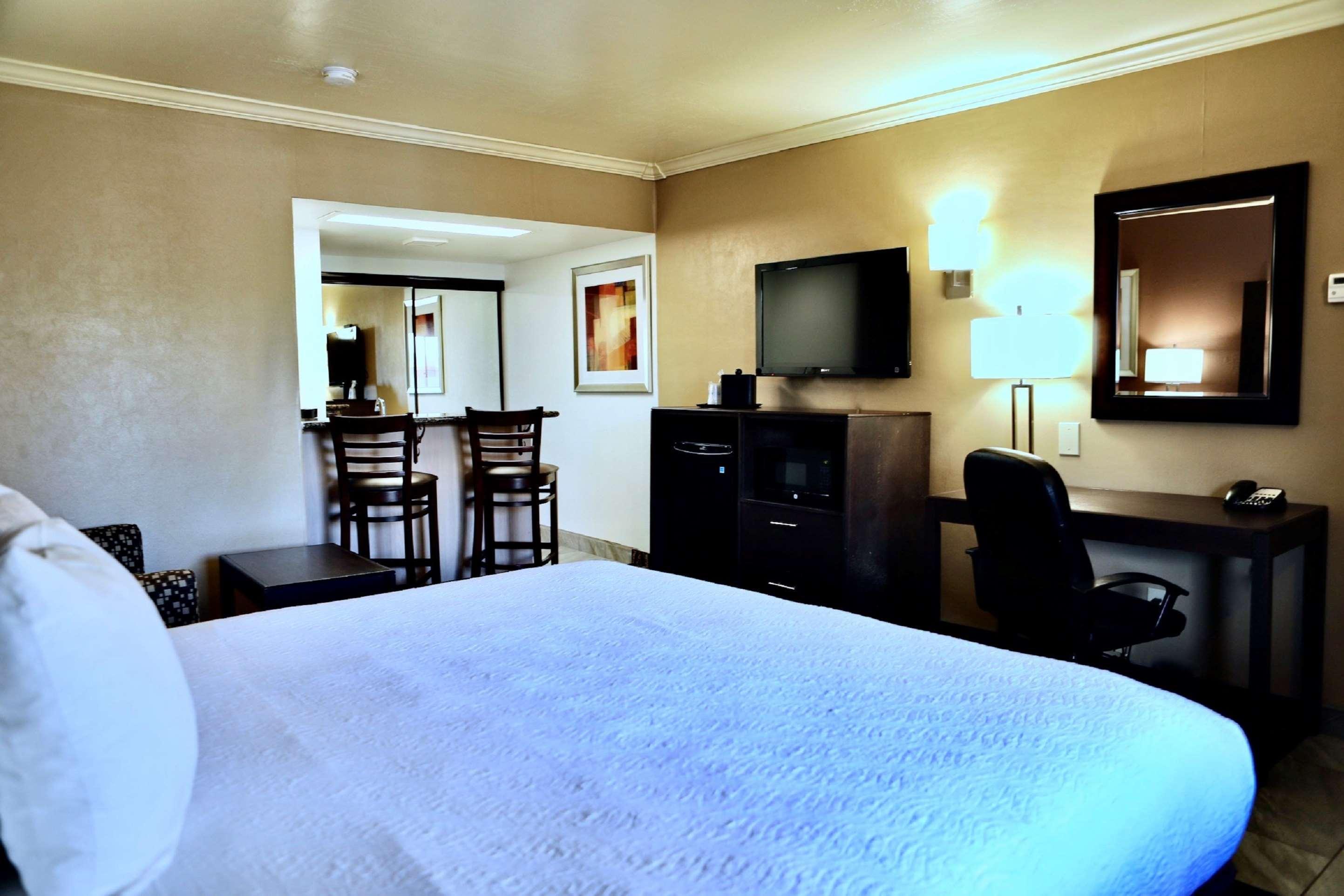 Best Western Innsuites Tucson Foothills Hotel & Suites Bagian luar foto