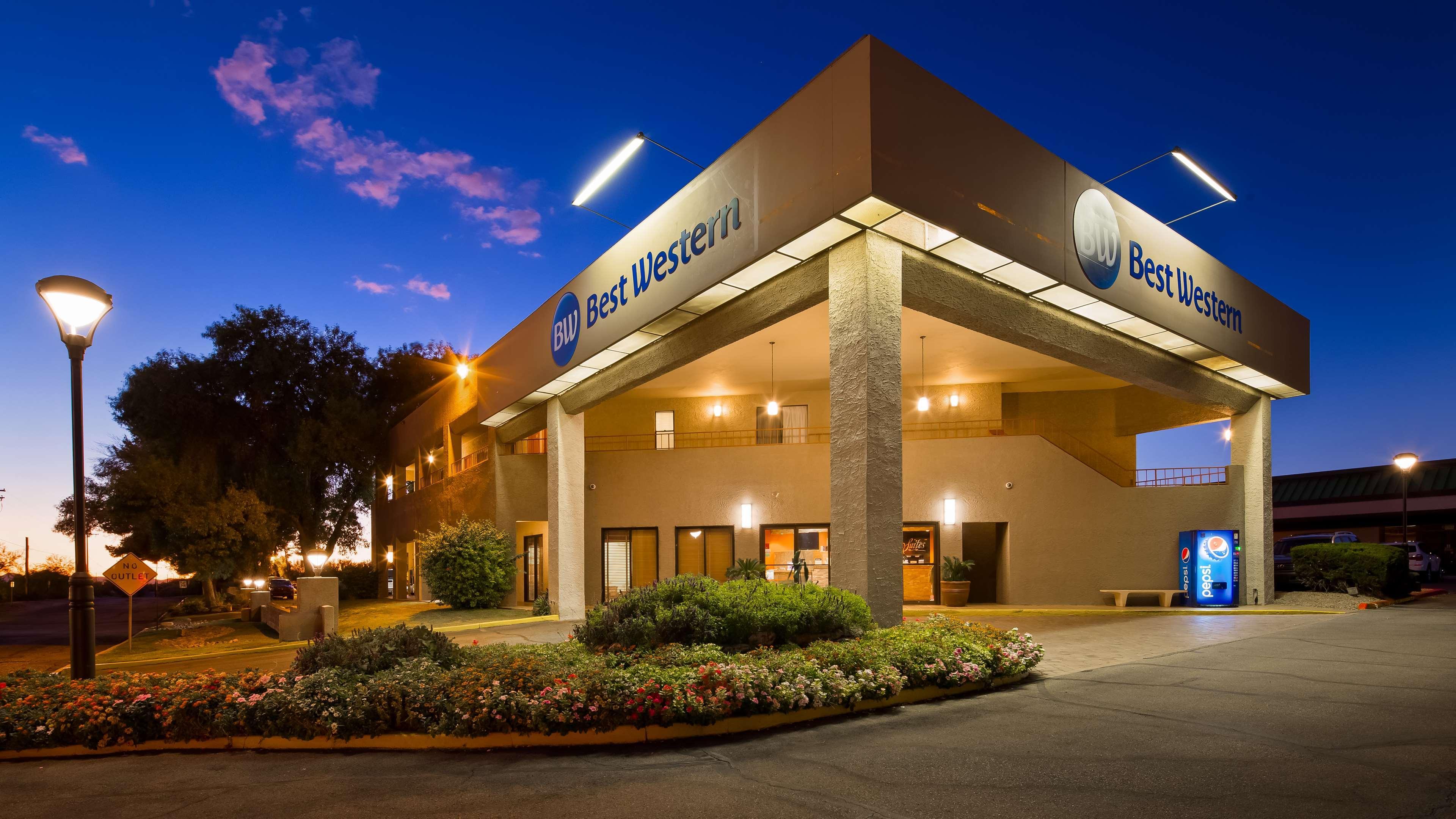 Best Western Innsuites Tucson Foothills Hotel & Suites Bagian luar foto