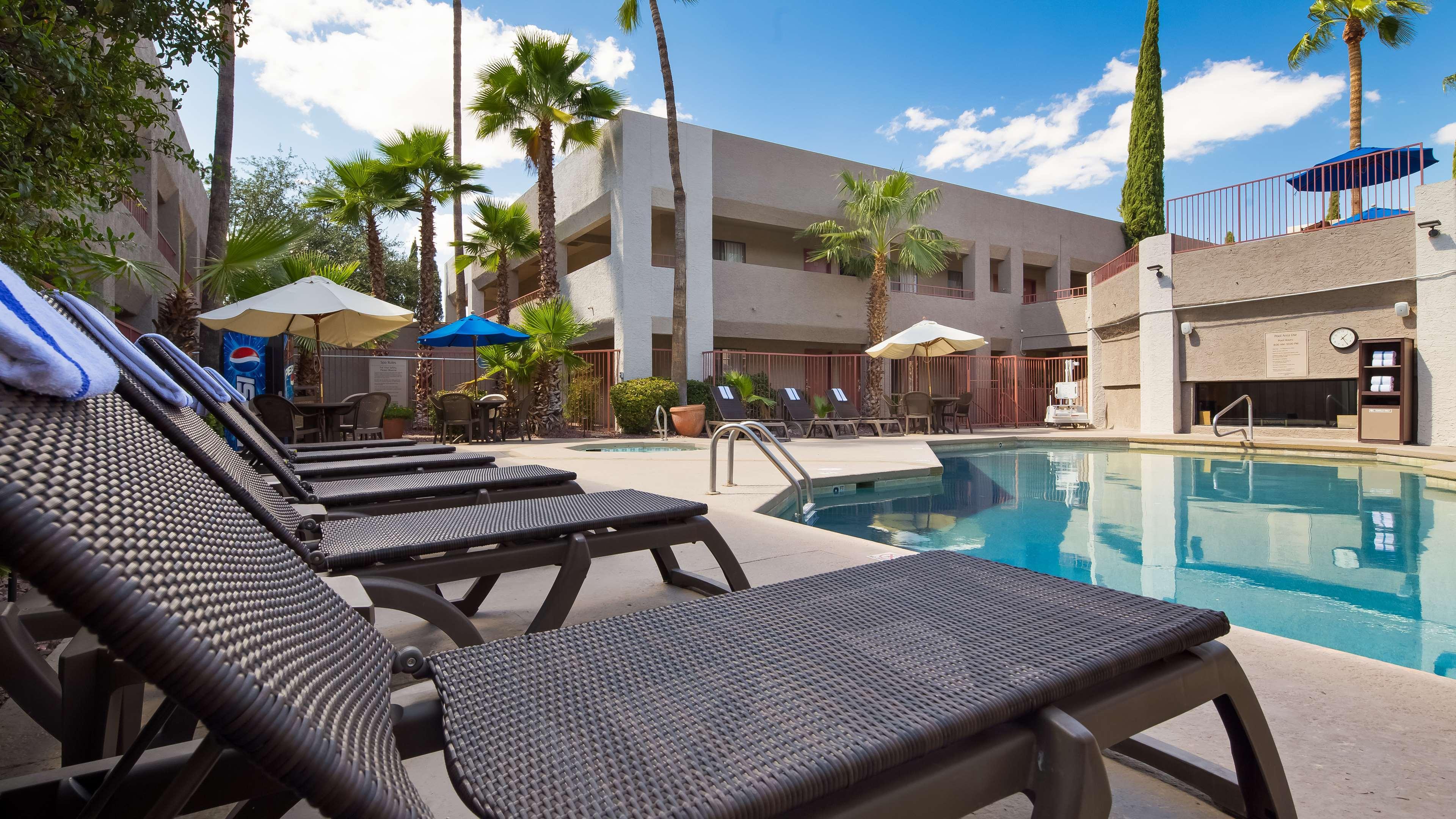 Best Western Innsuites Tucson Foothills Hotel & Suites Bagian luar foto